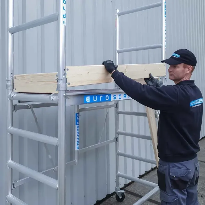 Hliníková pojazdná lešenárska konštrukcia malá Compact - 75 cm x 140 cm x 350 cm