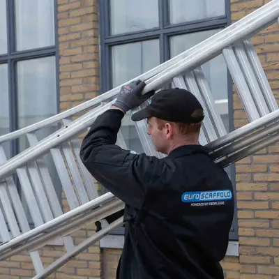 Drabina wygięta trzyelementowa Eurostairs (Euroscaffold) 3 x 9 - wysokość robocza do 6,5 m
