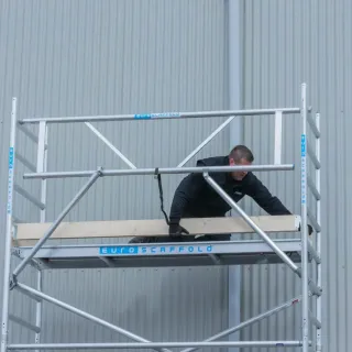 Rusztowanie 135 cm x 250 cm - wysokość robocza 10,2 m + przyczepa