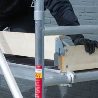 Rusztowanie 135 cm x 250 cm - wysokość robocza 10,2 m + przyczepa